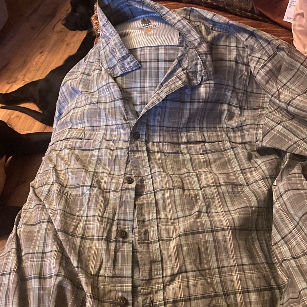 Bass button up